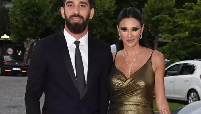 Arda Turan eşi Aslıhan Doğan'ın 2.1 milyon Euro'luk lüks aracına bir bakan bir daha baktı