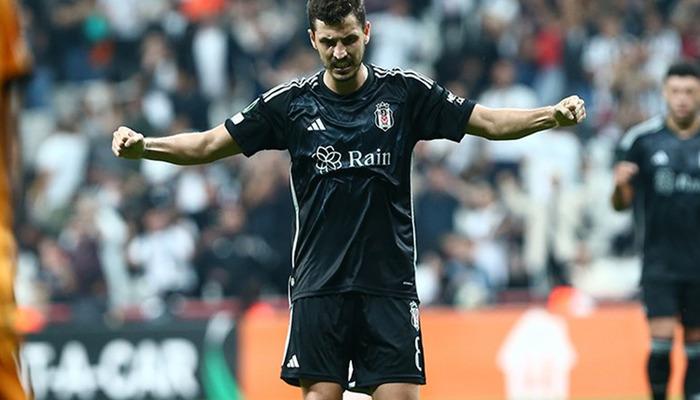 Beşiktaş ile anlaşma sağlayamayan Salih Uçan ezeli rakibin yaptığı teklifi kabul etti! Sezon sonunda bedava olarak imzayı atacak...